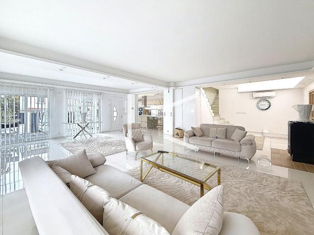 MAISON EXCEPTIONNELLE COUP DE COEUR SALON de 72m2