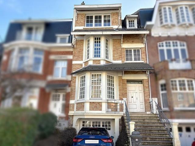 Maison exceptionnelle à vendre pour 679000 euro avec 5 chambres à coucher
