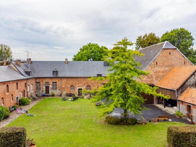 Maison exceptionnelle à vendre pour 950000 euro avec 5 chambres à coucher