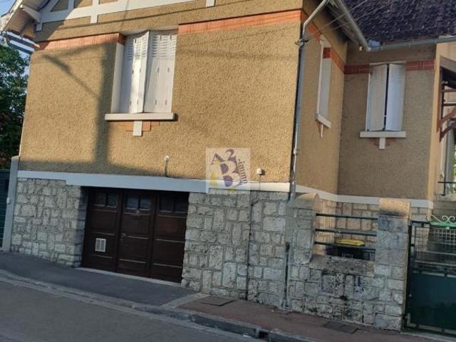 MAISON F3 AVEC GARAGE ET JARDINET