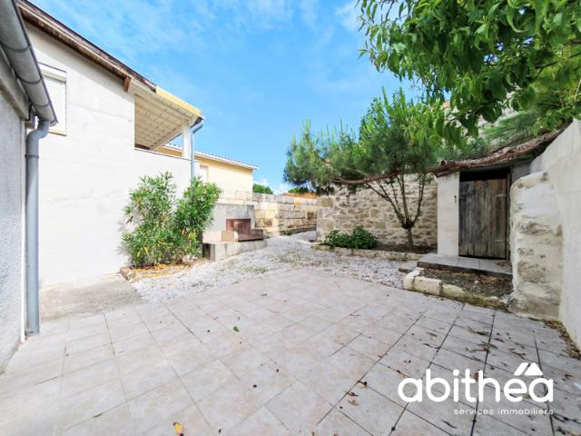 Maison F4 de 115 m2 en plein bourg de Fronsac !