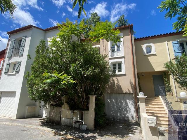 Maison F4 de 98 m2 sur 202 m2 de terrain avec jardin et grand garage de 39 m2