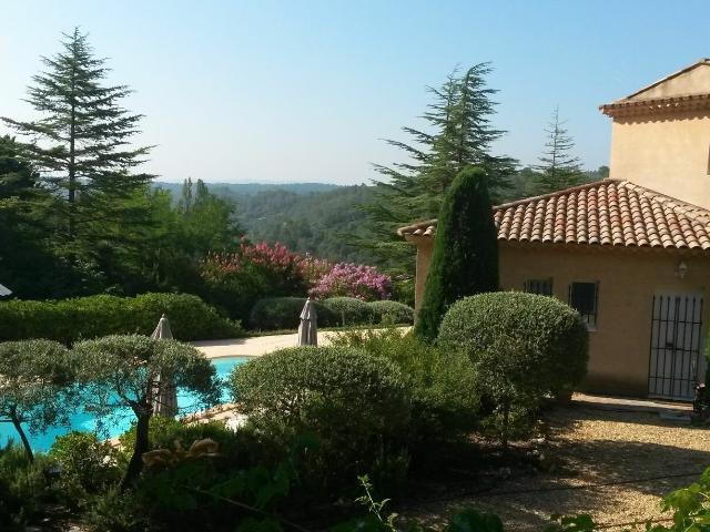 Maison 6 pièces 195 m² à vendre à VARAGE 3000 m2 de terrai