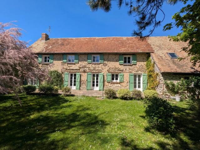 Maison F7 de 190 m² avec garage et dépendance