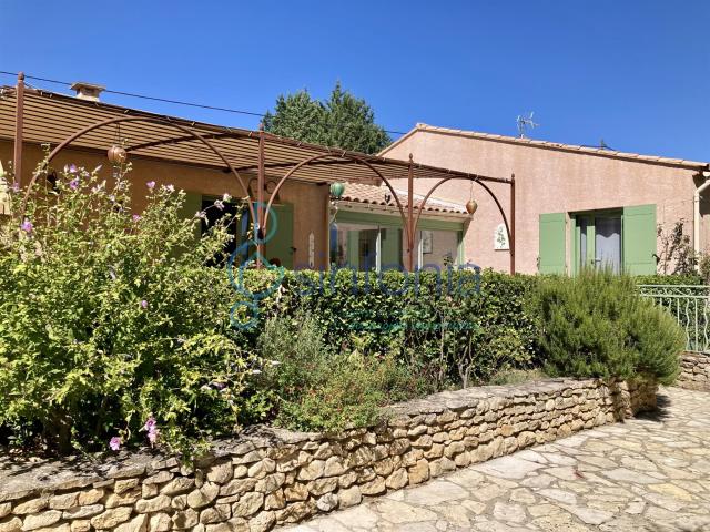 Maison fonctionnelle avec piscine, dépendance et beau terrai. 92m² Uzès