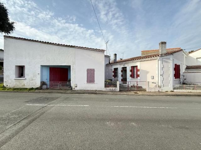 MAISON 3 PIECES + STUDIO + GARAGE à environ 1 km PLAGE