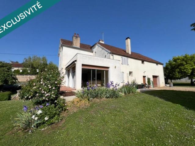 Maison familale spacieuse au calme avec terrain