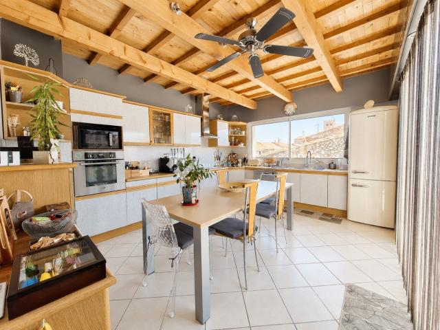 Maison Familial 2 appartements terrasses garages 188m² Millas