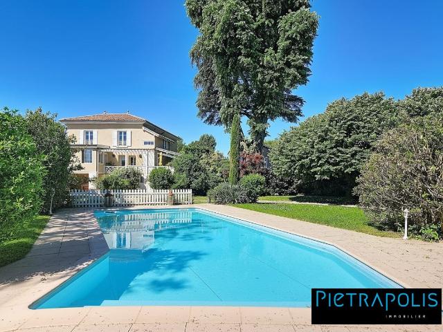 Maison familial 5 chambres luminosité jardin piscine 224m² Reyrieux