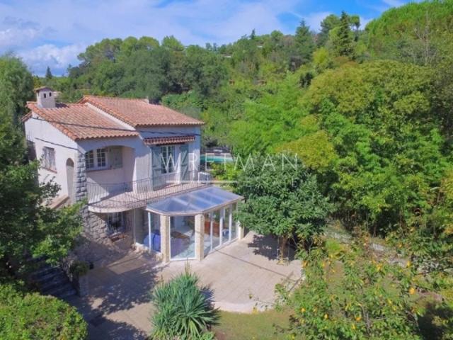 Maison familial avec 3 chambres et piscine à pied du village Mougins
