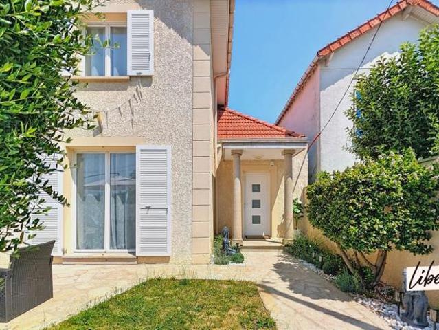 Maison familiale mêlant volumes, élégance et prestations de qualité à Herblay