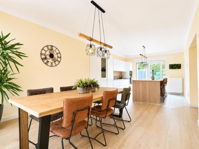 Maison familiale mitoyenne 151m2 7 ARES 43 3 CHAMBRES BUREAU SCHOENECK 315000€