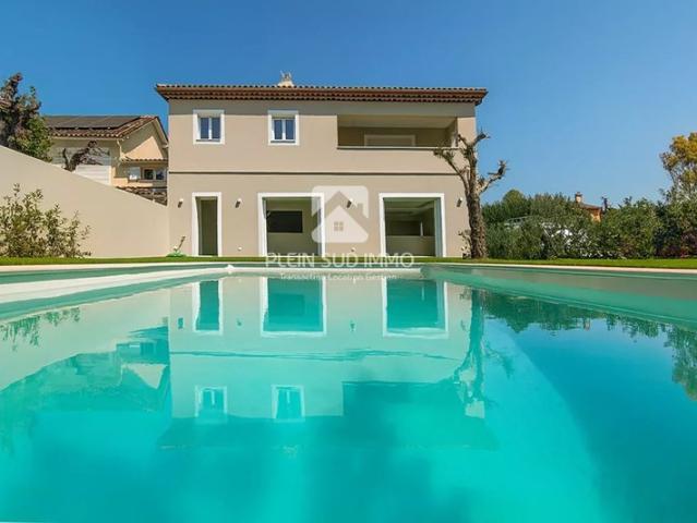 Maison familiale moderne avec piscine 200 m² habitables Terrain 760 m² Grasse ST ANTOINE