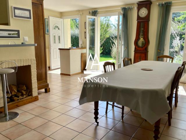 Maison familiale non mitoyenne avec jardin et garage idéalement