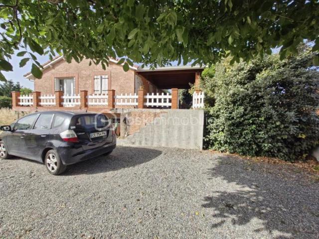 Maison familiale, ou bureaux, 8 pièces, lumineuse, au calme – Avec piscine, jardin, terrasses, atelier, grand parking