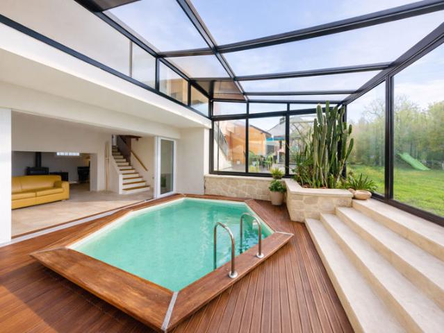 Maison familiale atypique avec piscine intérieure et espace bien être Torcy