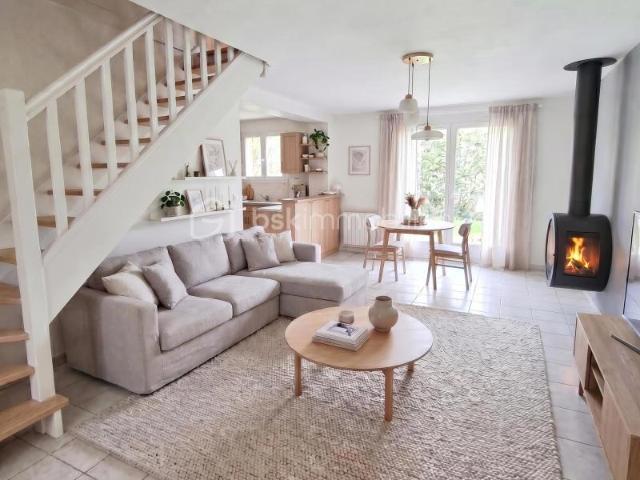 Maison familiale au cœur de MAGNY LE HONGRE