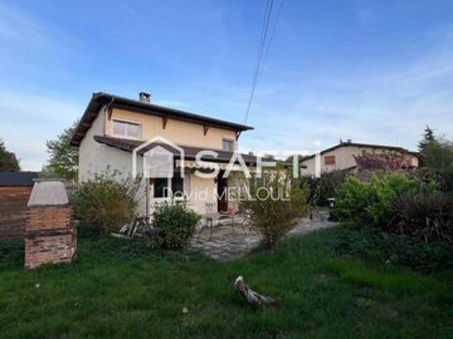 Maison familiale au calme avec beau potentiel