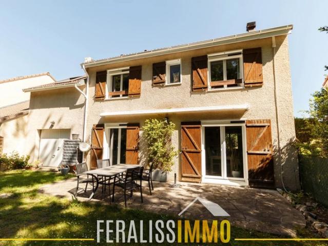 Maison familiale au calme avec grand jardin arboré !