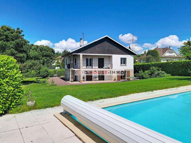 Maison familiale avec piscine, grand terrain et vue dégagée Moirans