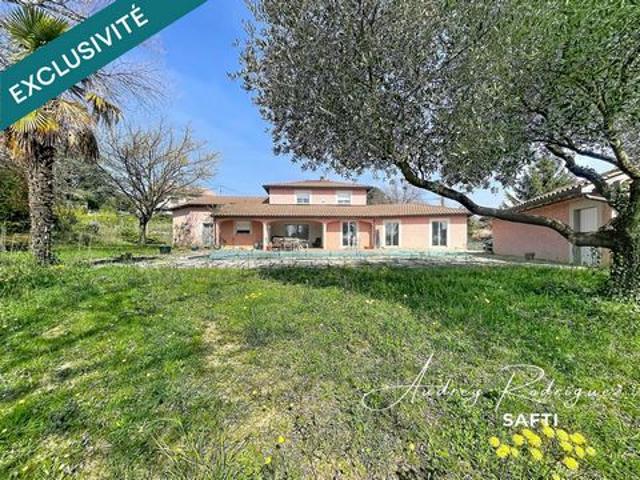 Maison familiale au calme avec piscine