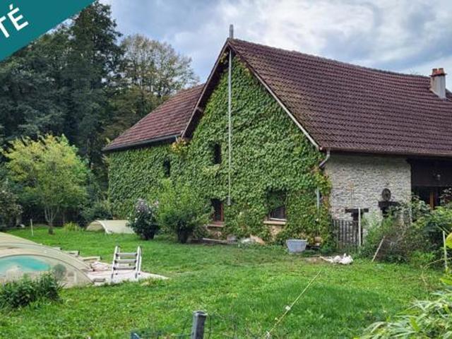 Maison familiale au calme avec piscine et dépendance