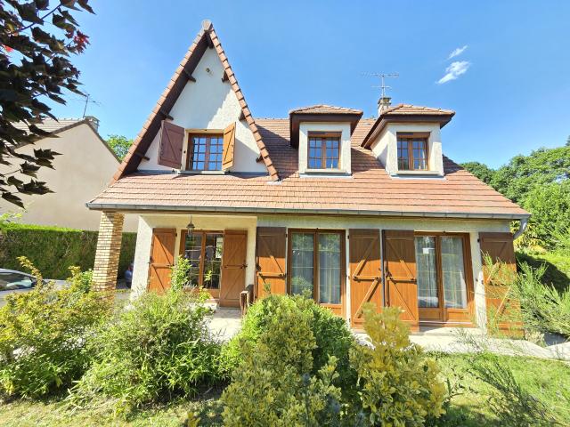 Maison familiale au calme en lisière de bois