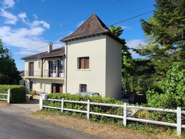 Maison familiale au calme, jardin arboré et belle vue