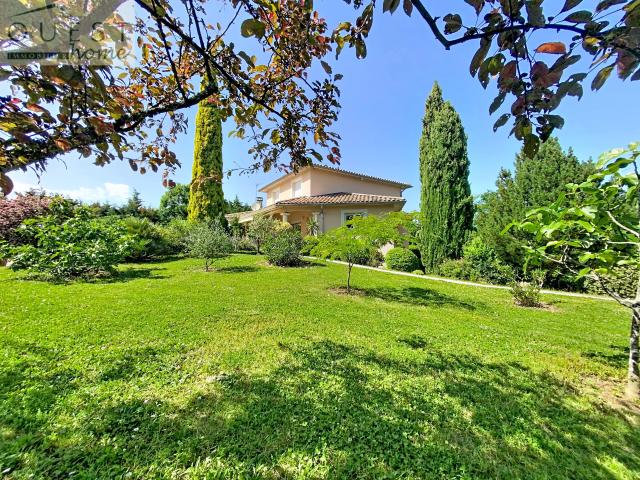 Maison familiale au calme, jardin arboré et piscine