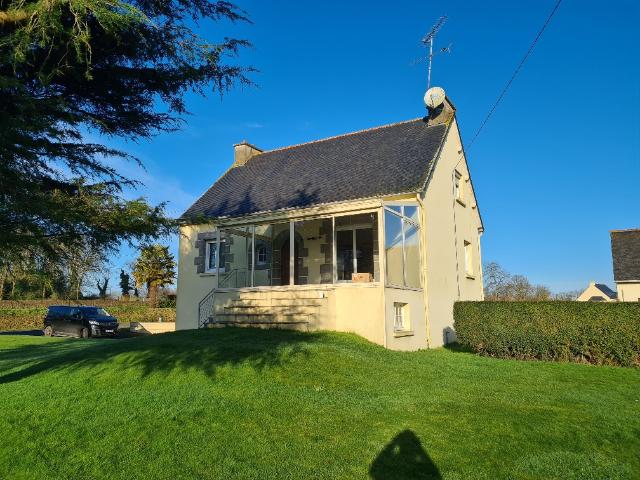 Maison familiale au calme sur sous sol complet et grand terrain de 1 930 m2'