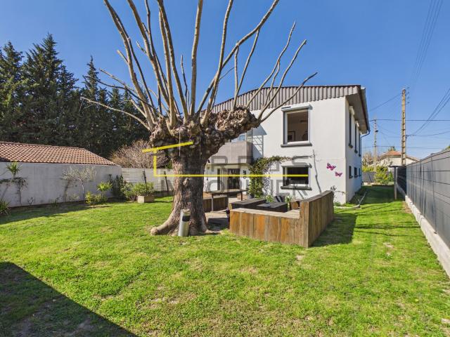 Maison familiale au coeur de l'enclave des papes