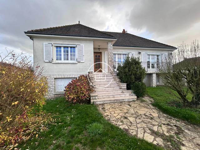Maison familiale aux beaux volumes Terrain clos Fort potenti