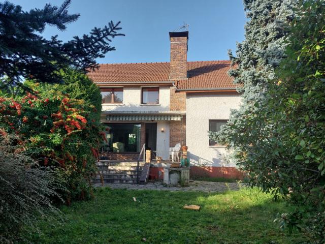 MAISON FAMILIALE avec 3 chambres, sous sol total avec garage
