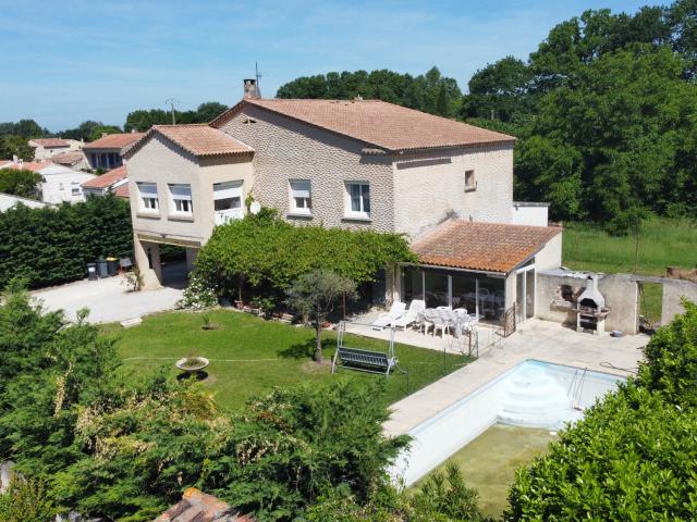 Maison familiale avec 2 logements et piscine