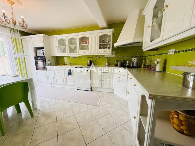 Maison familiale avec 5 chambres, jardin et garage – Aucun travaux cadre paisible à Saint Clément