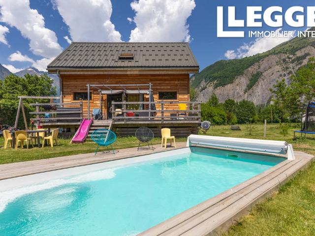 Maison familiale avec appartement indépendant à vendre à la Paute