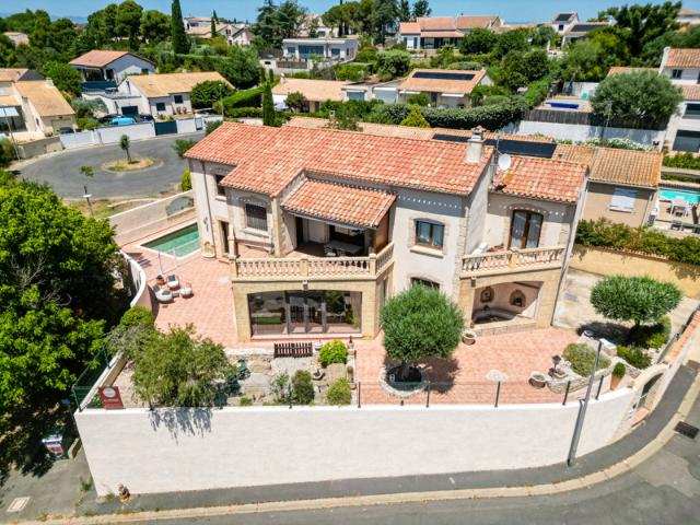 Maison familiale avec appartement indépendant, piscine et vu