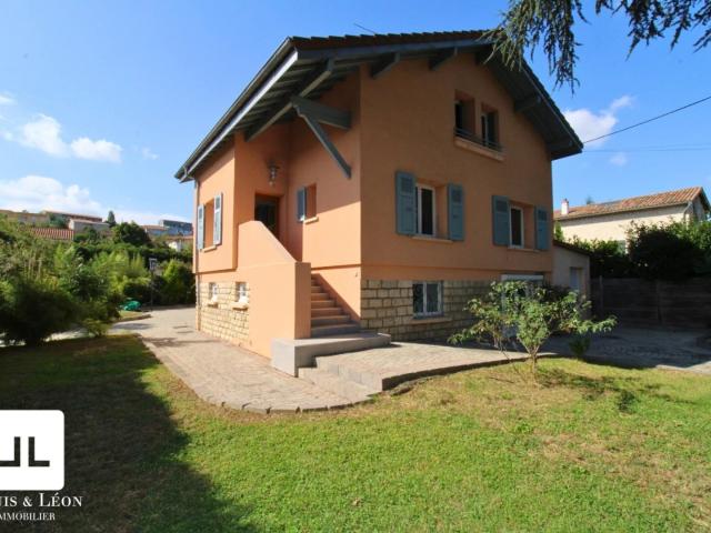 Maison familiale avec atelier et dépendances
