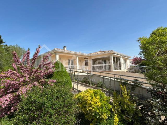 Maison familiale avec beau terrain arboré