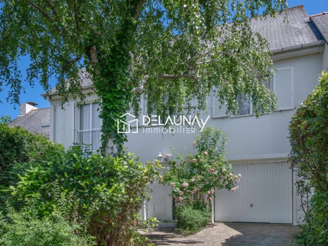 Maison familiale avec beau jardin boisé sans vis à vis