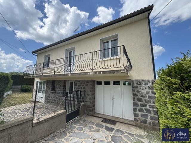 Maison familiale avec beaux volumes et terrain