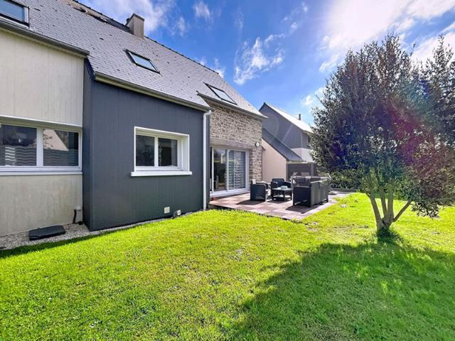 Maison familiale avec bureau ou espace pro, terrasse ouest et jardin clos