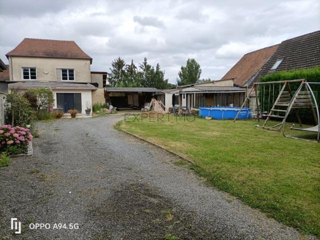 Maison familiale avec garage, carport et dépendances Terra