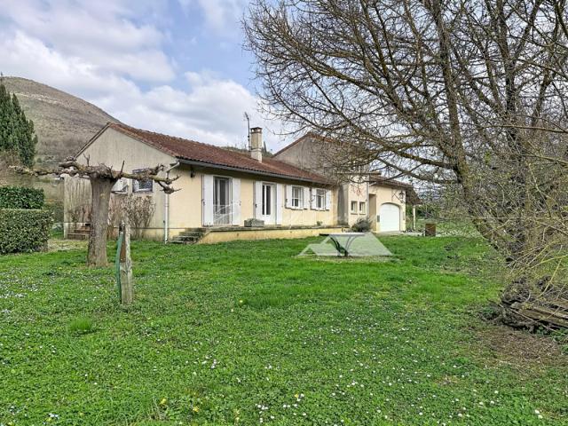Maison familiale avec garage et grand jardin / Plain pied