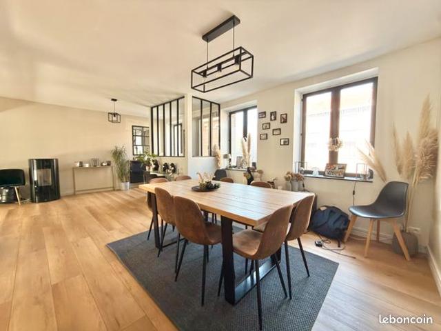 Maison familiale avec garage spacieuse et lumineuse