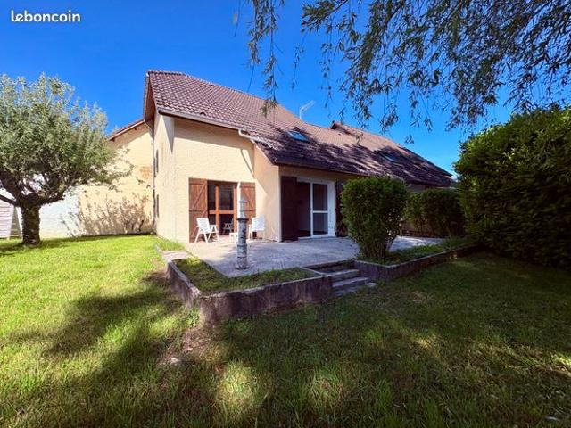 Maison familiale avec grand jardin et fort potentiel à Aoste