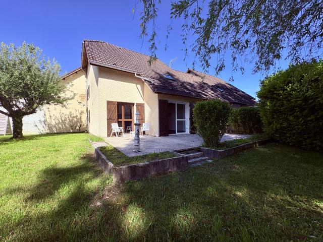 Maison familiale avec grand jardin et fort potentiel à Aoste