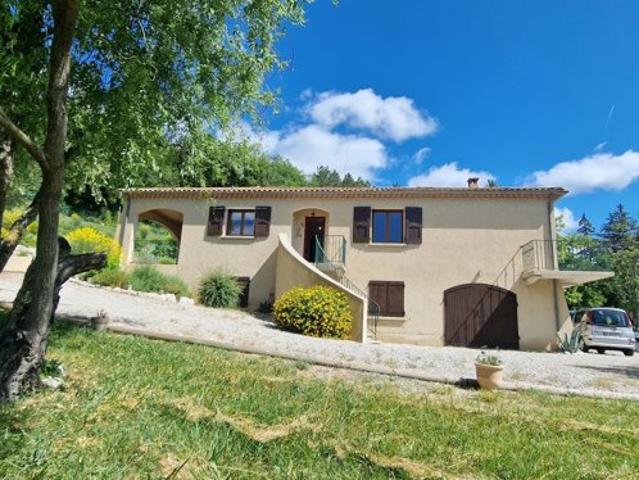 Maison familiale avec grand jardin et panorama dégagé
