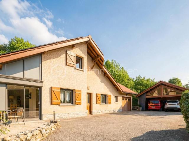 Maison familiale avec grand terrain, piscine et autonomie énergétique – Notre Dame de Mésage Le Haut
