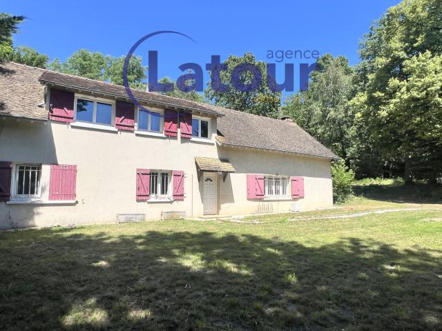 MAISON FAMILIALE AVEC GRAND TERRAIN SITUEE A BAZAINVILLE